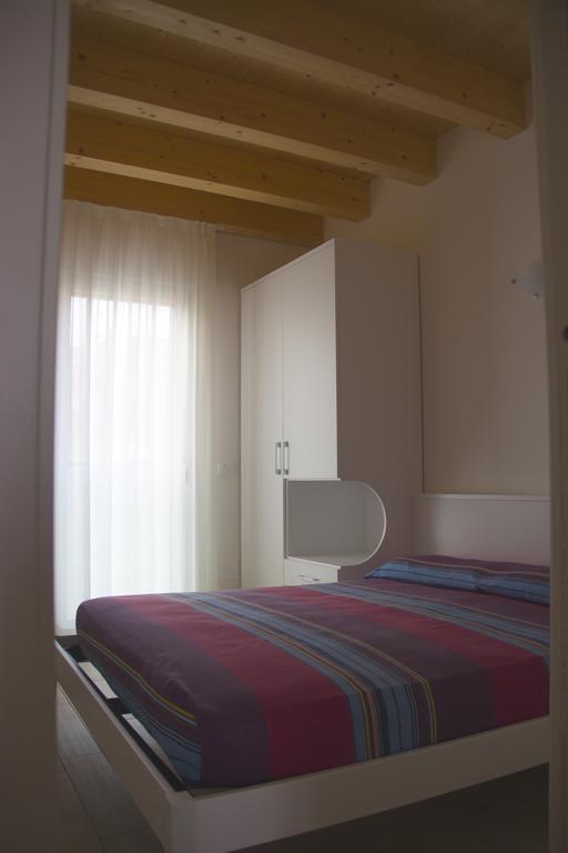 Residence La Perla Caorle Kamer foto